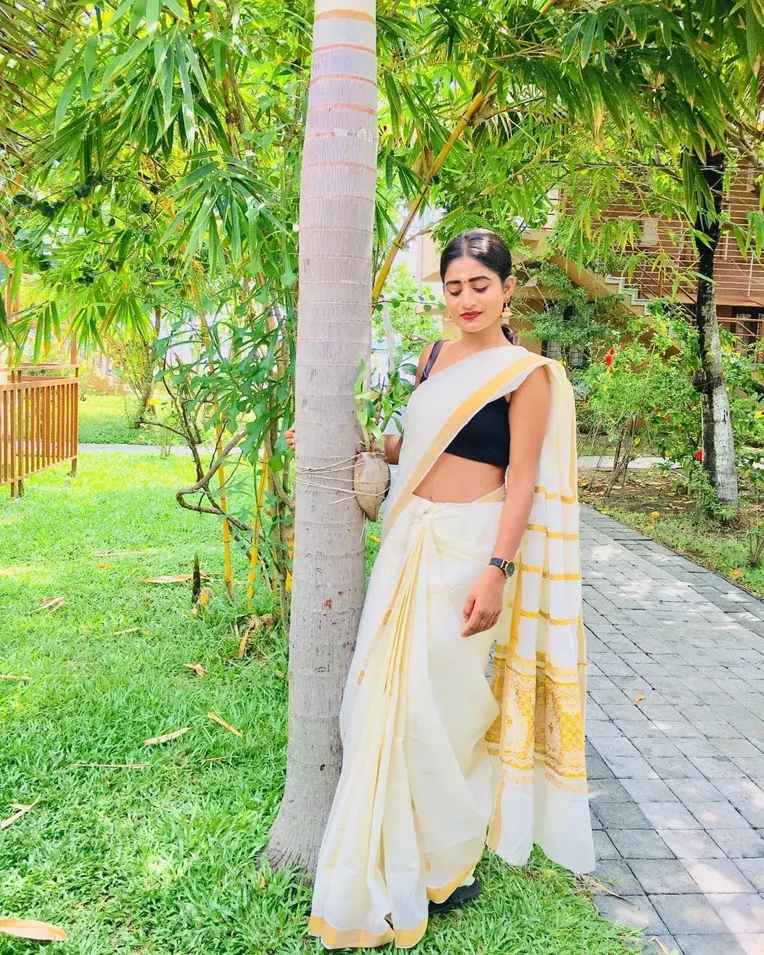 Bigg boss Telugu participant Nayani Pavani in White Saree